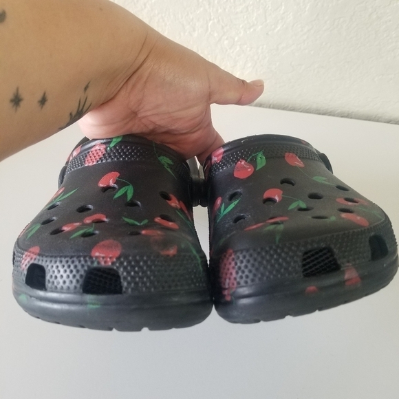 Crocs | Classic Clog Vacay Vibes Cherry - Picture 4 of 9